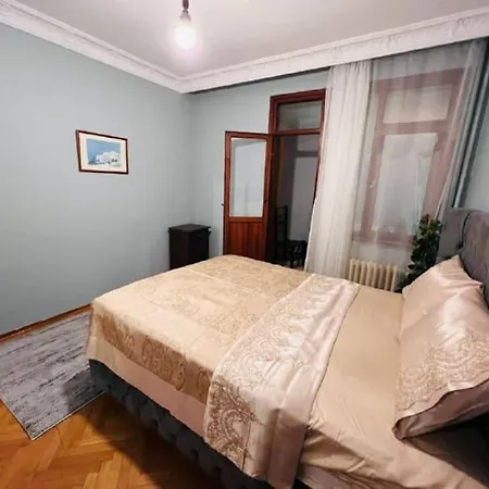 Large 3br Flat In Osmanbey, Sisli, W/lift & Ac *