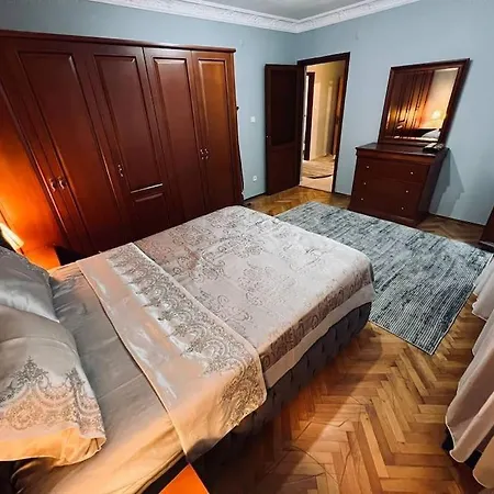 Large 3br Flat In Osmanbey, Sisli, W/lift & Ac *