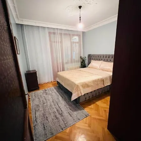 Apartamento Large 3br Flat In Osmanbey, Sisli, W/lift & Ac