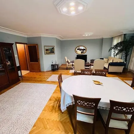 Large 3br Flat In Osmanbey, Sisli, W/lift & Ac Apartamento