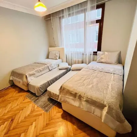 Large 3br Flat In Osmanbey, Sisli, W/lift & Ac Apartment Istanbul