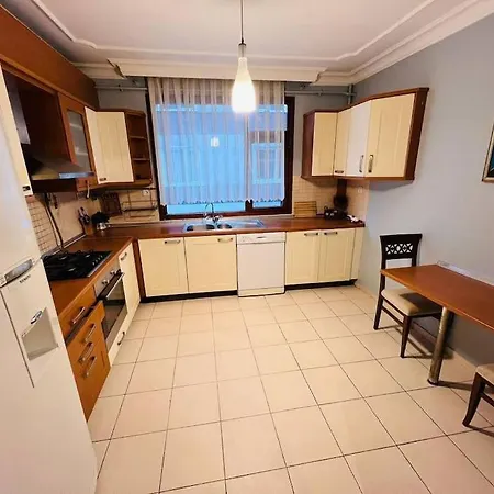 Large 3br Flat In Osmanbey, Sisli, W/lift & Ac اسطنبول